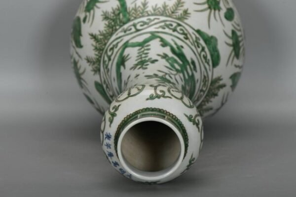 Ming Dynasty, Wanli green-glazed garlic-shaped vases - Image 7